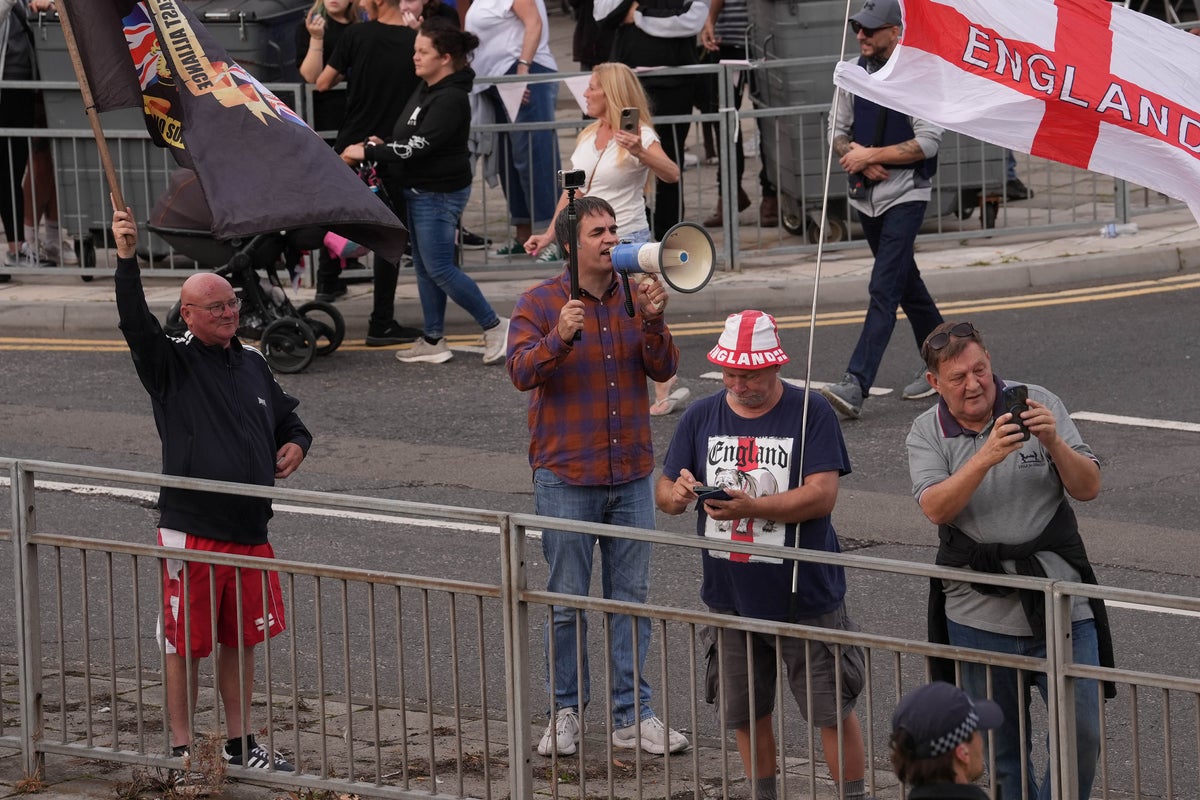 Hundreds join anti-migrant protests in Southampton and Dover