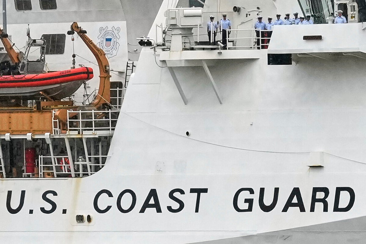 Coast Guard searching for plane with 6 aboard that lost contact on a trip from Bermuda to Boston