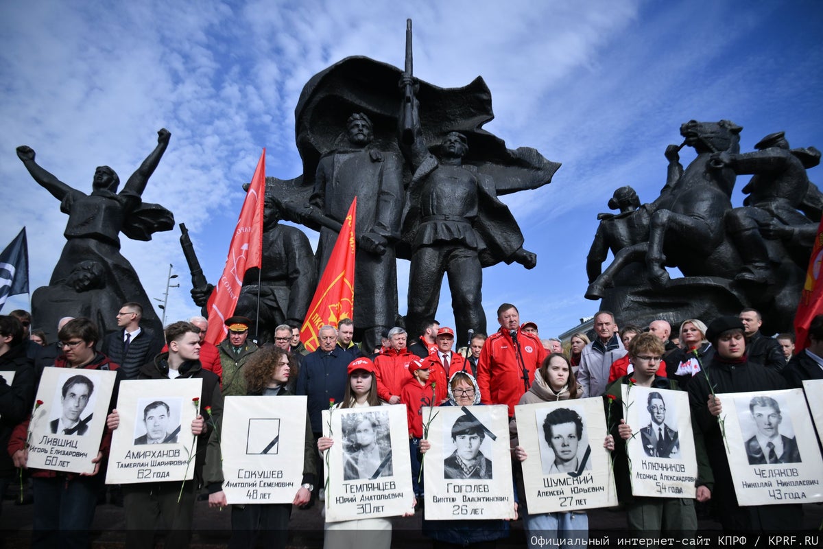 Ukraine-Russia war latest: Anti-Putin protesters arrested in Moscow as Germany pledges €1bn in military aid to Kyiv