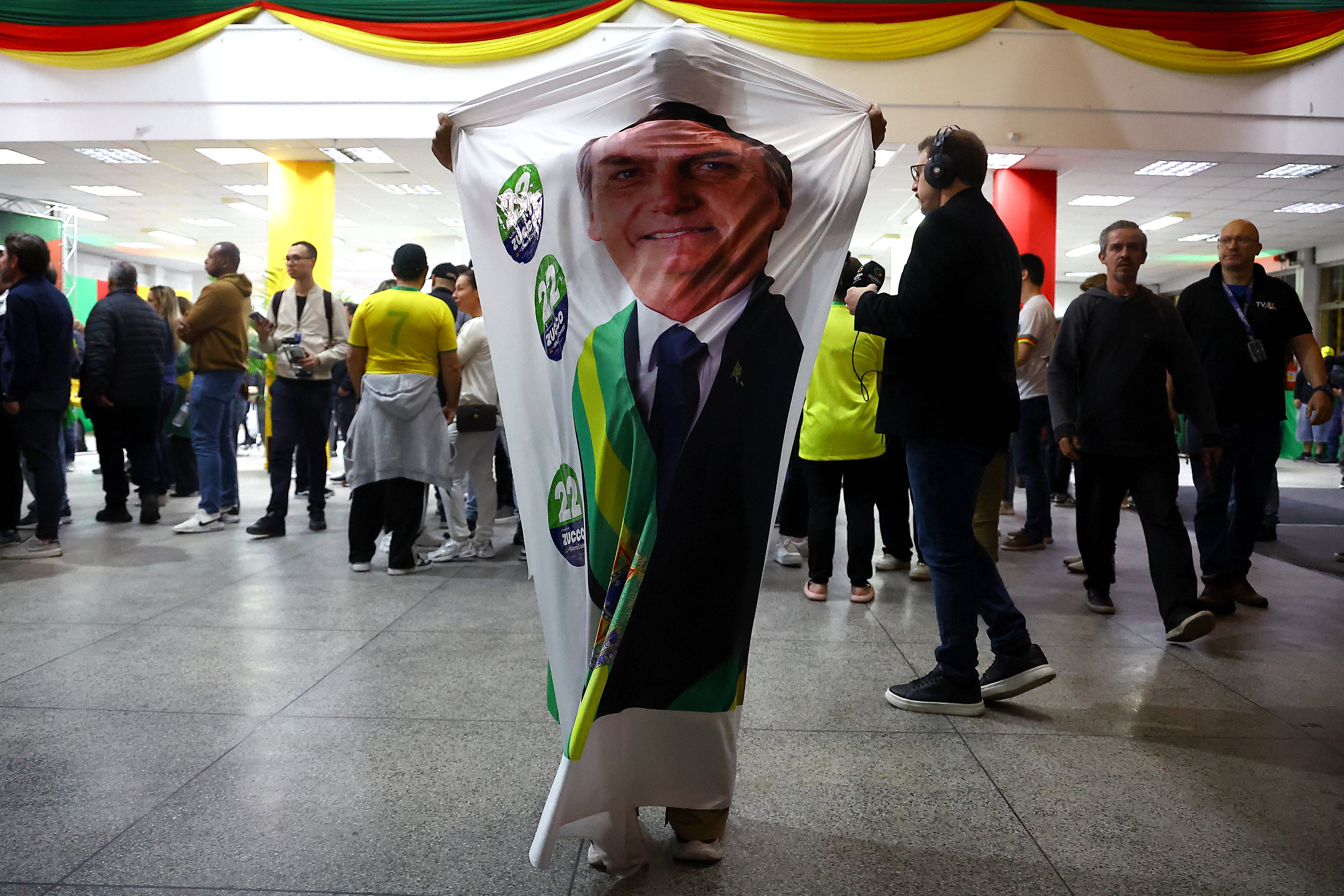 Supporters of Flavio Bolsonaro await the first results of the election in Porto Alegre on 4 October 2026