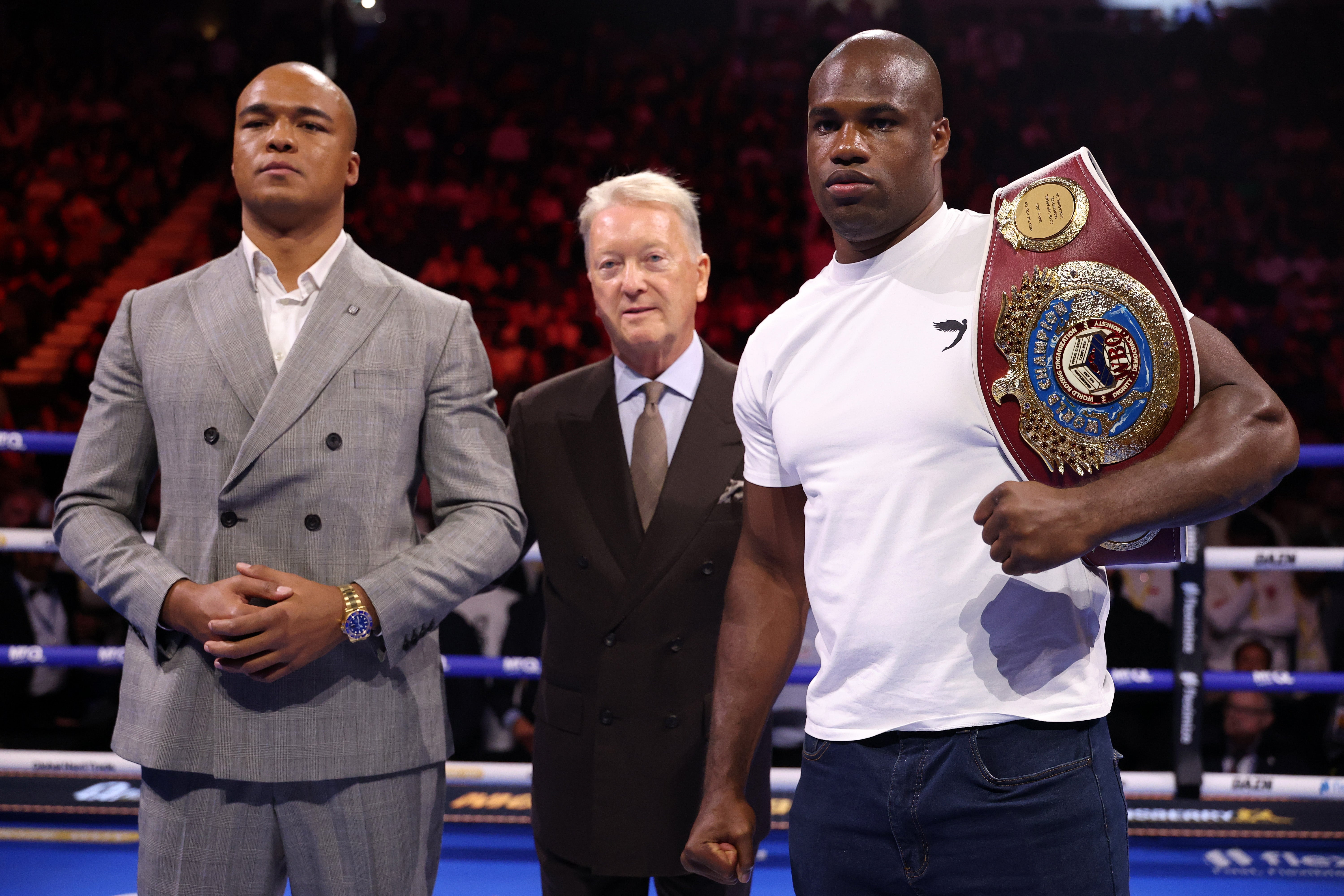 Fabio Wardley (L) and Daniel Dubois (R) pose for a photo with Frank Warren (Getty)