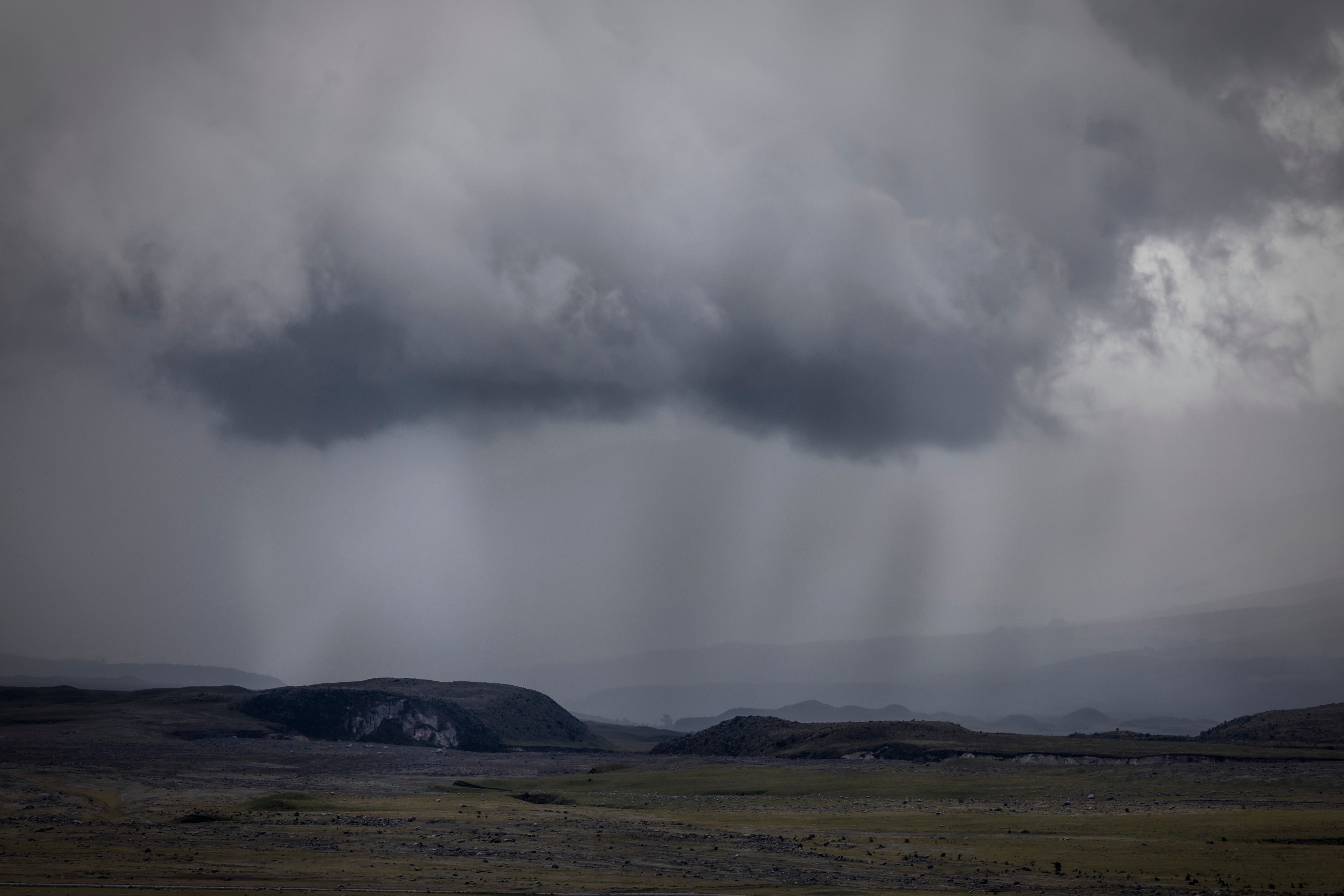 The Ecuadorean authorities have issued a red alert ahead of the forecast El Nino