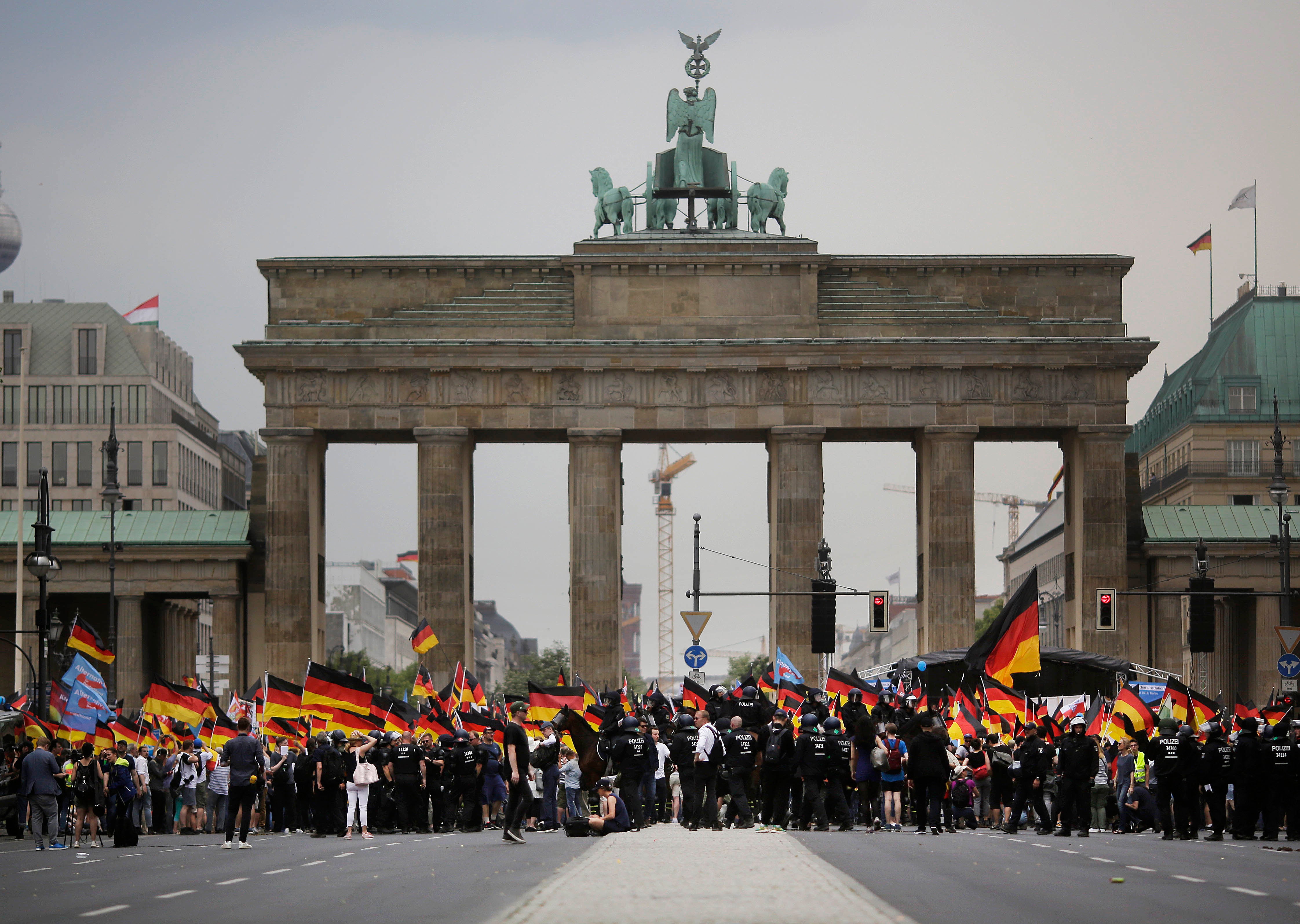 ALEMANIA-ULTRADERECHA-MIGRANTES