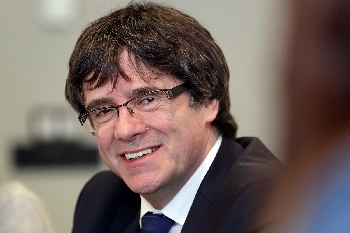 Spain lifts arrest warrant for Catalan separatist Carles Puigdemont