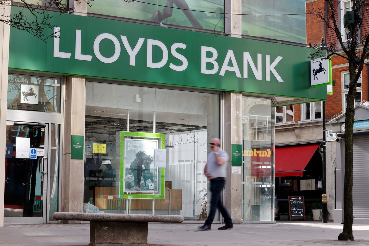 Major internet outage appears to have taken down Lloyds Bank, HSBC and more