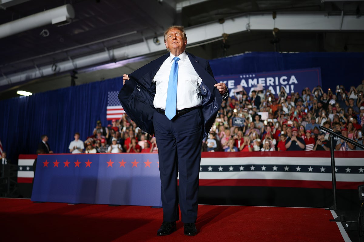 Trump shows Jos. A. Bank suit at Nebraska rally, not Brioni