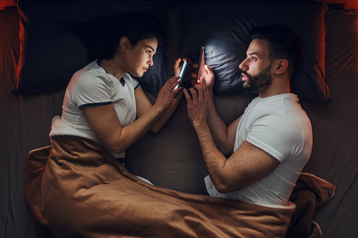 Couples turn to ChatGPT for relationship advice, raising concerns
