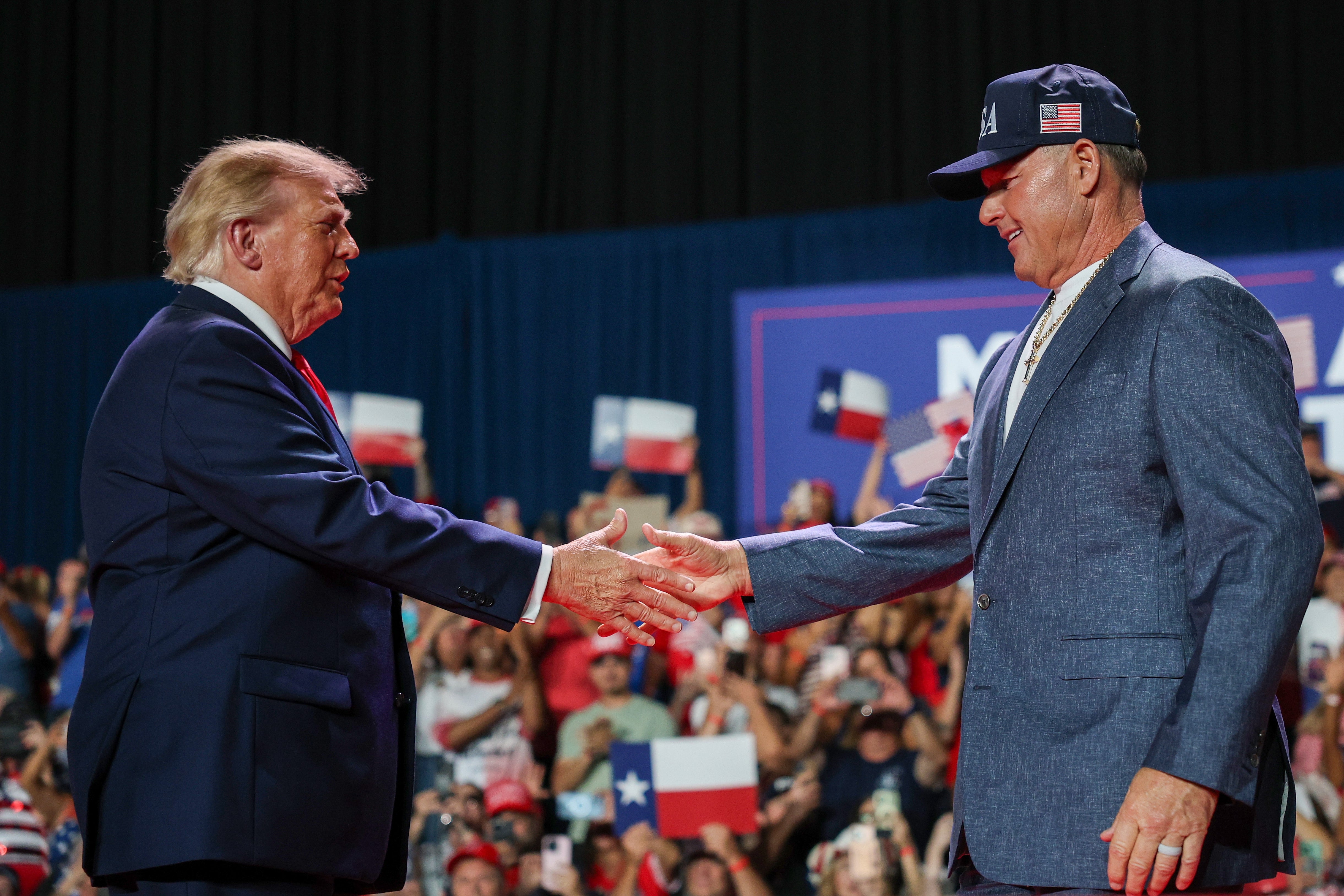 Trump announces Medal of Freedom for ex‑pitcher Roger Clemens at Texas rally