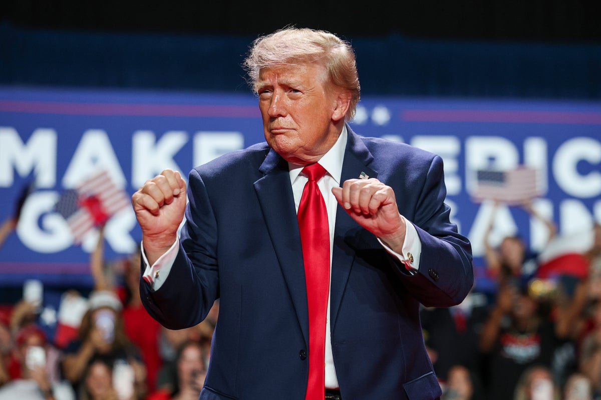Trump cracks ‘your mom’ jokes at protesters as president repeatedly interrupted by hecklers in Texas