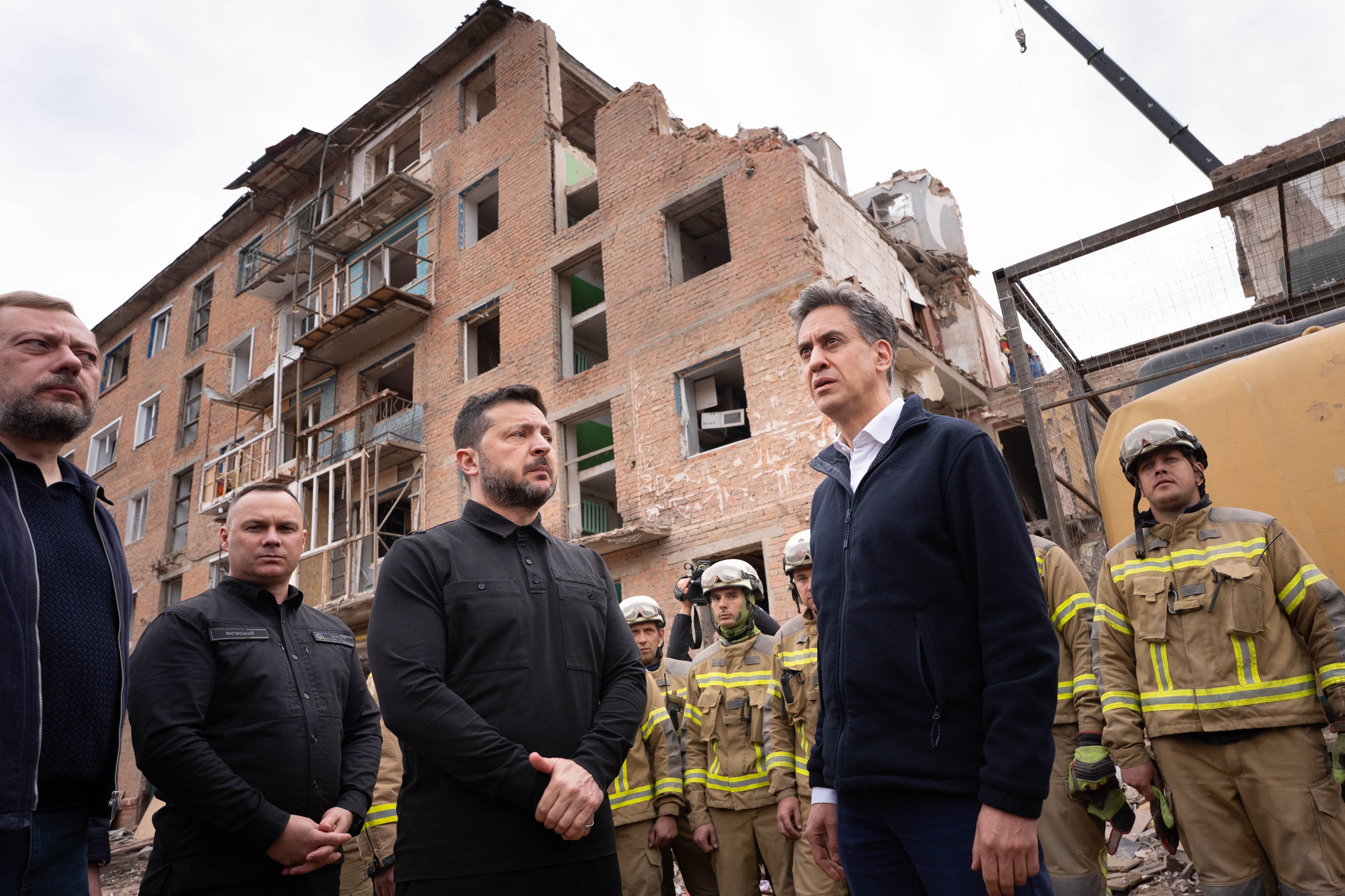 Mr Miliband joined Ukrainian President Volodymyr Zelensky to see the aftermath of the attack