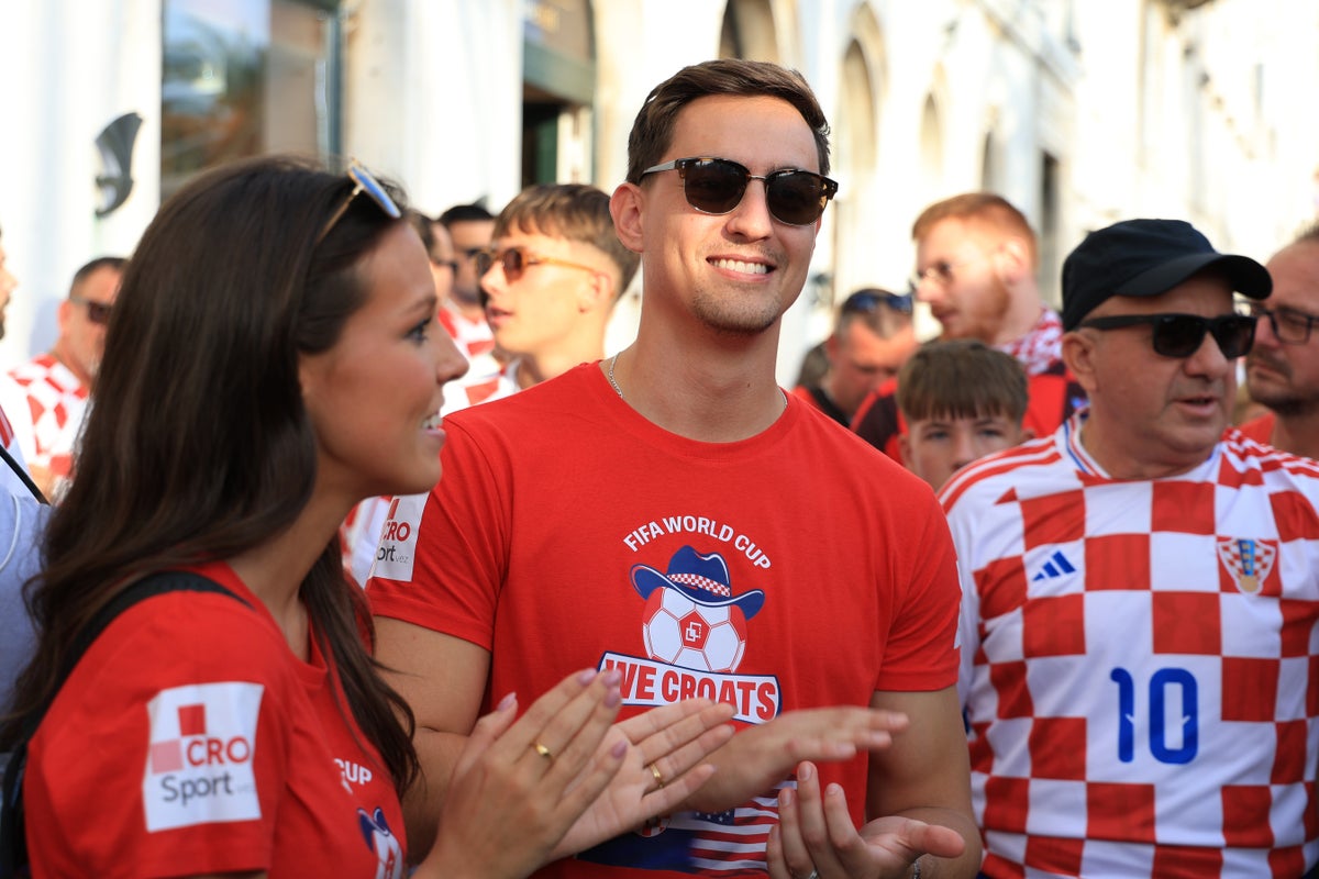 US newlyweds tour Croatia after fans photobomb their wedding shoot