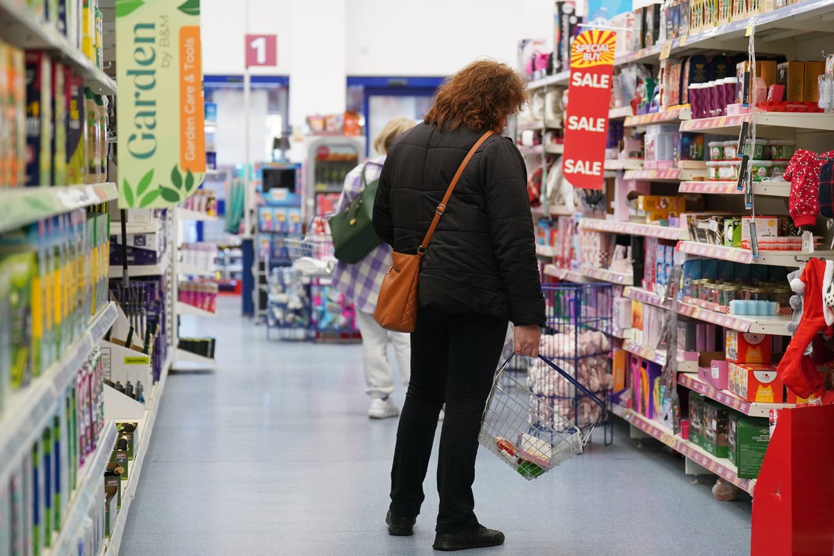UK retail footfall falls 2.9% year on year in September