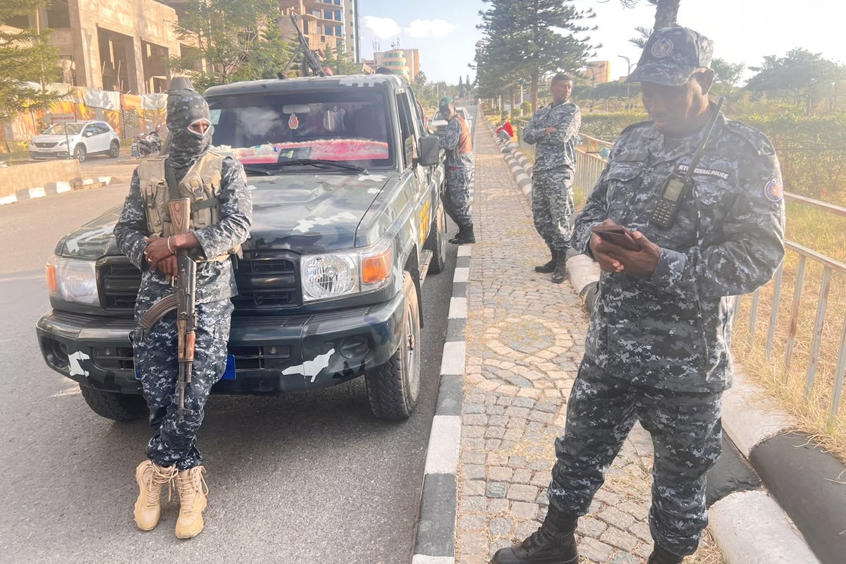 Ethiopian police deploy in Mekelle after TPLF forces withdraw