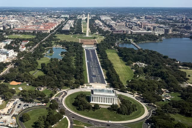 Trump insists work on Reflecting Pool is complete - despite workers ...