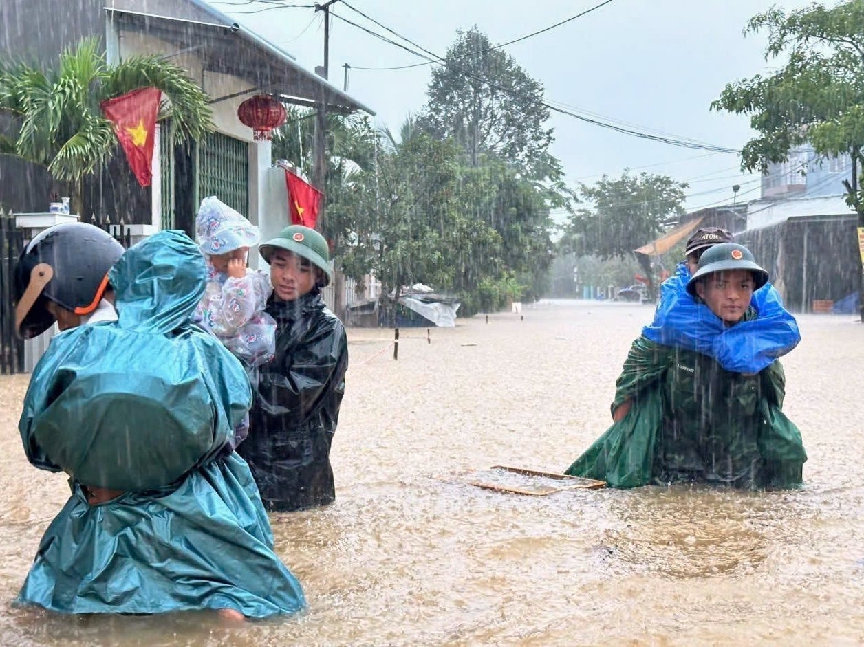 Vietnam mobilizes troops after heavy rains trigger flash floods and ...