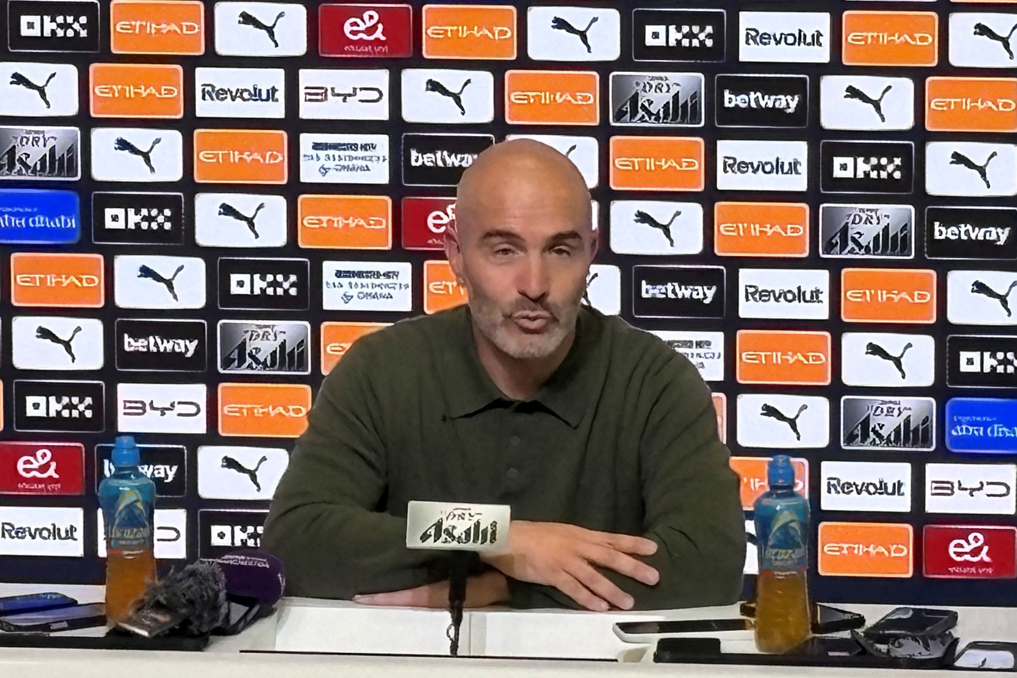 Manchester City boss Enzo Maresca speaks to the press