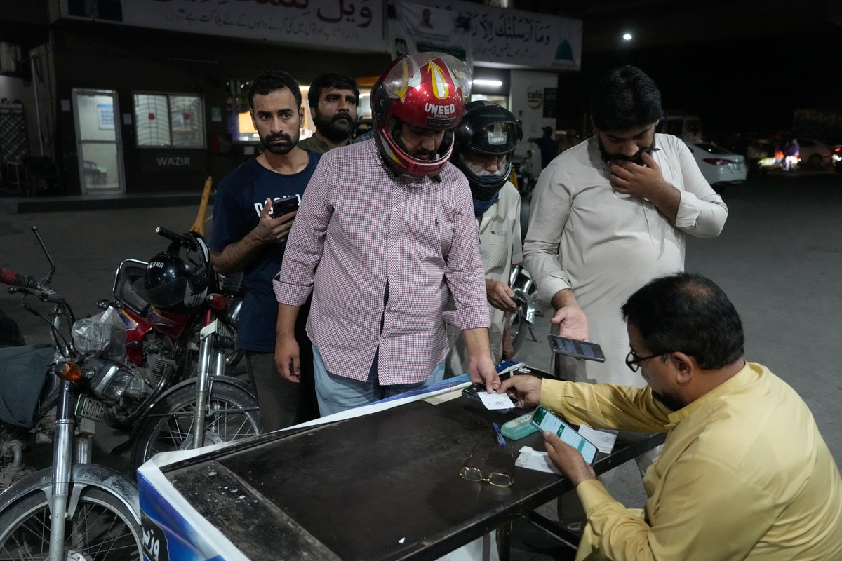 Pakistan's subsidies benefit 10M low-income people as war drives up fuel prices