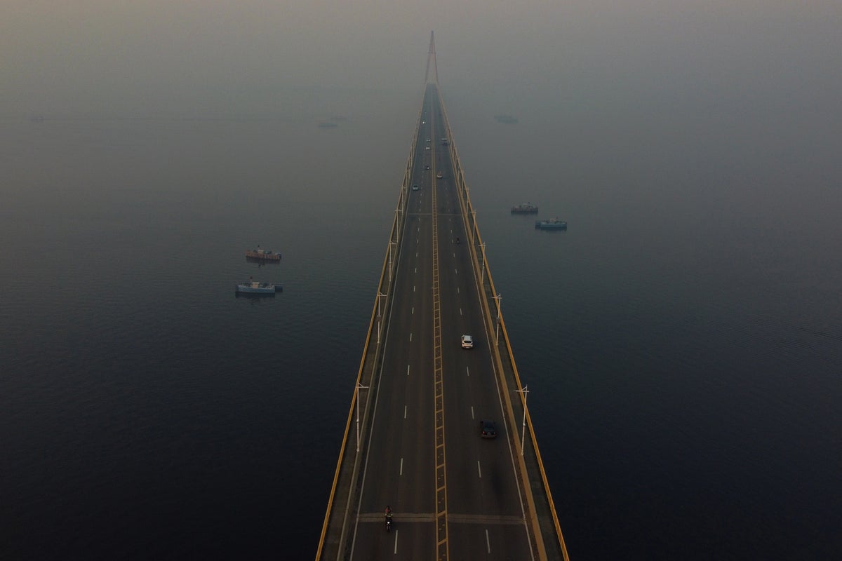 Smoke from Amazon wildfires forces school closures and mask orders in Manaus