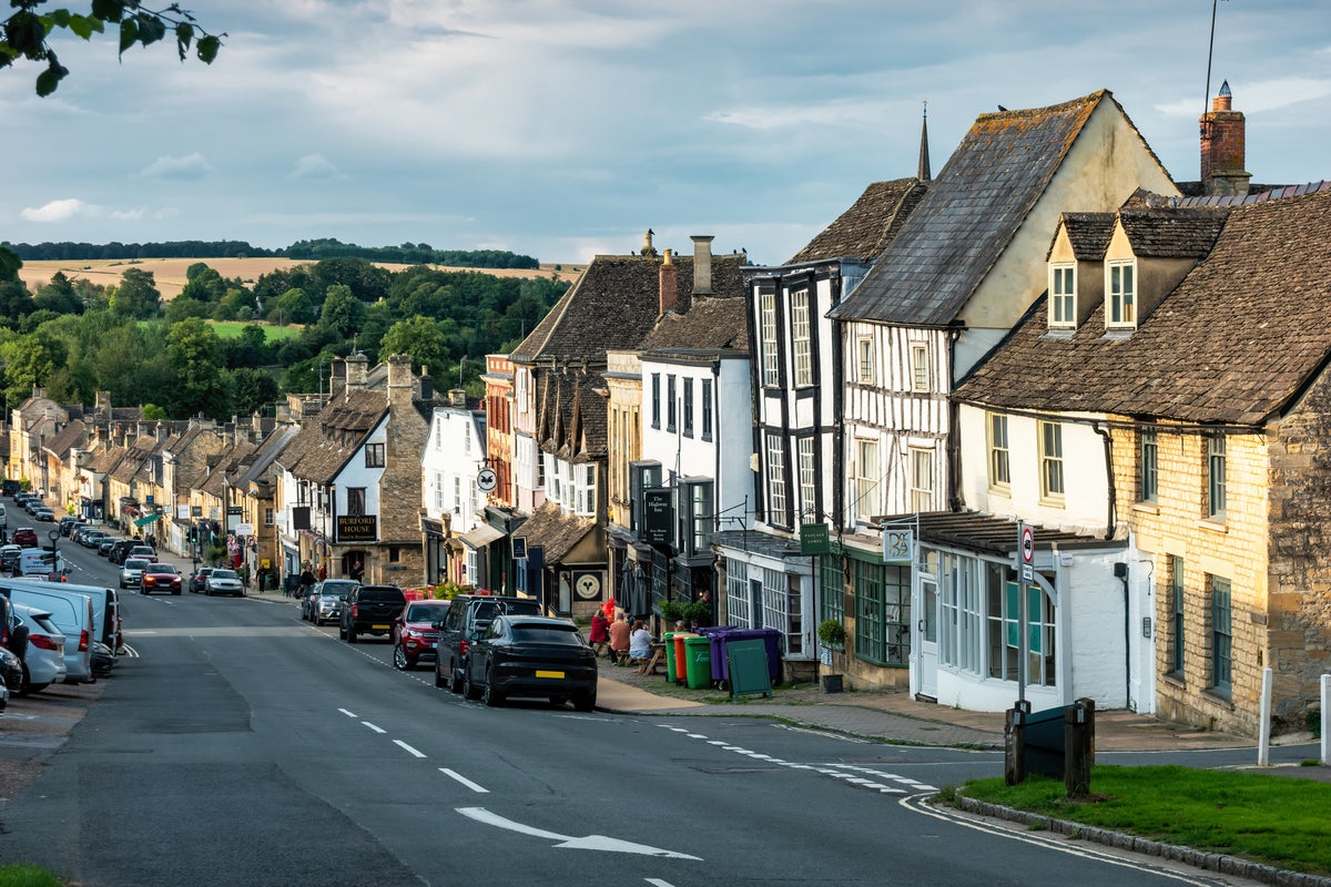 Cotswolds town set for new limits on tourist coaches Cotswolds town set for new limits on tourist coaches