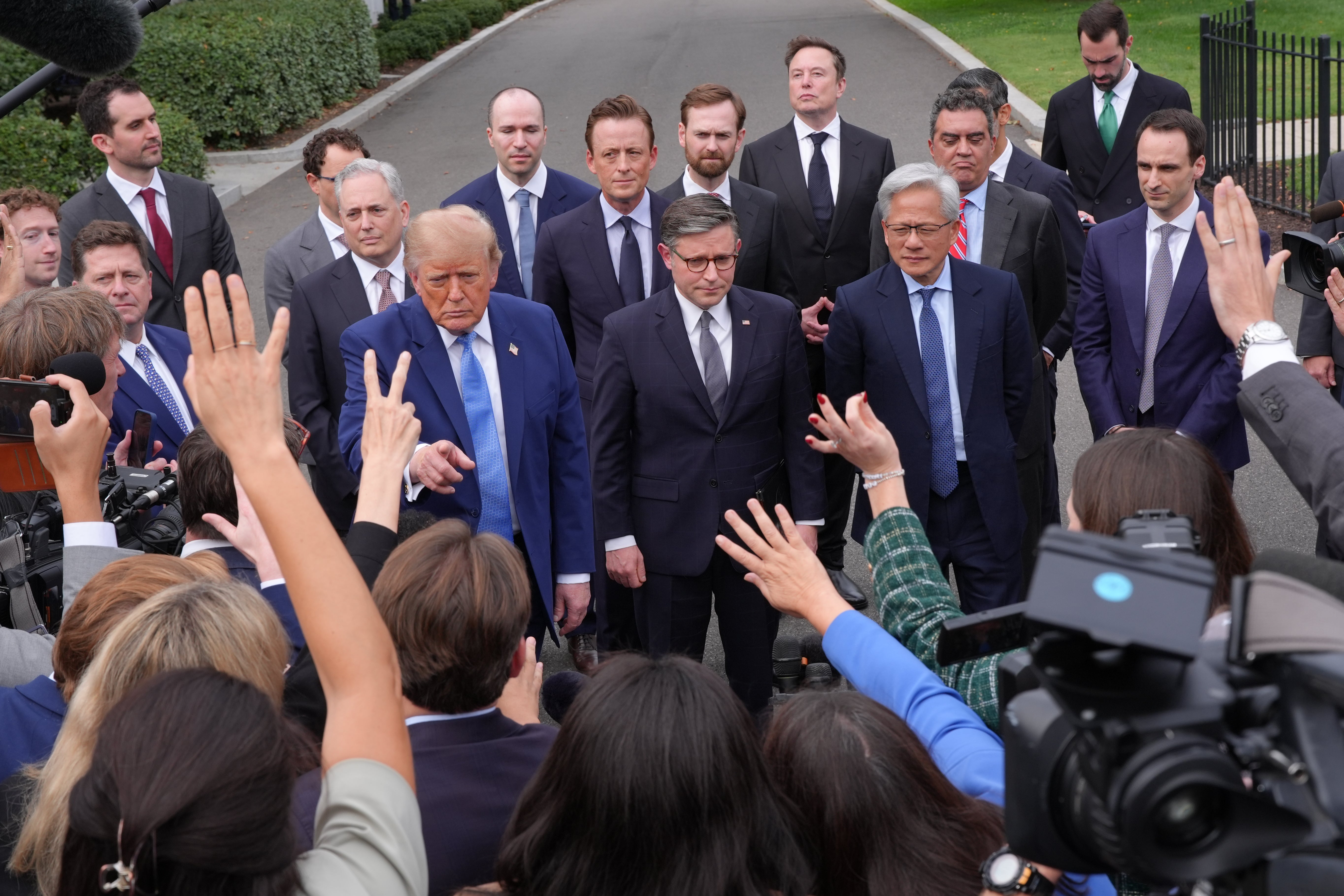 Trump_AI_35711.jpg?quality=75&height=166&fit=bounds&format=pjpg&crop=16%3A9%2Coffset-y0.5&auto=webp