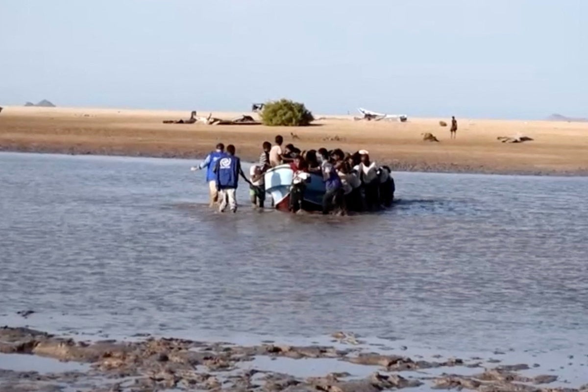 'Devastating loss of life' after migrant boat carrying 350 capsizes
