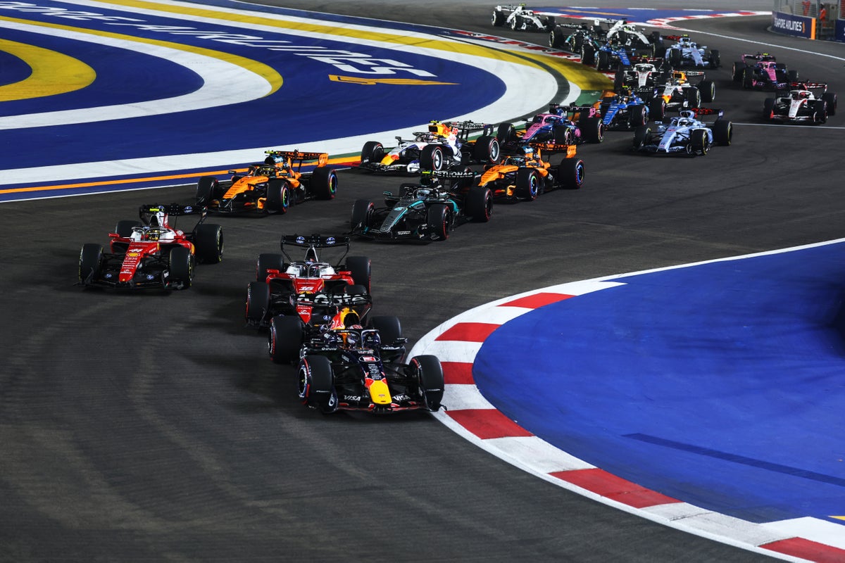 F1 Singapore GP LIVE: Race result and standings as Hamilton endures torrid finale