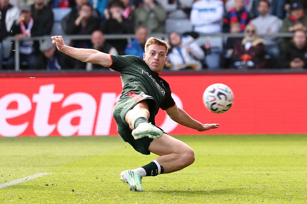 Stunning save or miss of the season? Palace keeper Walter Benitez denies Liam Delap from four yards