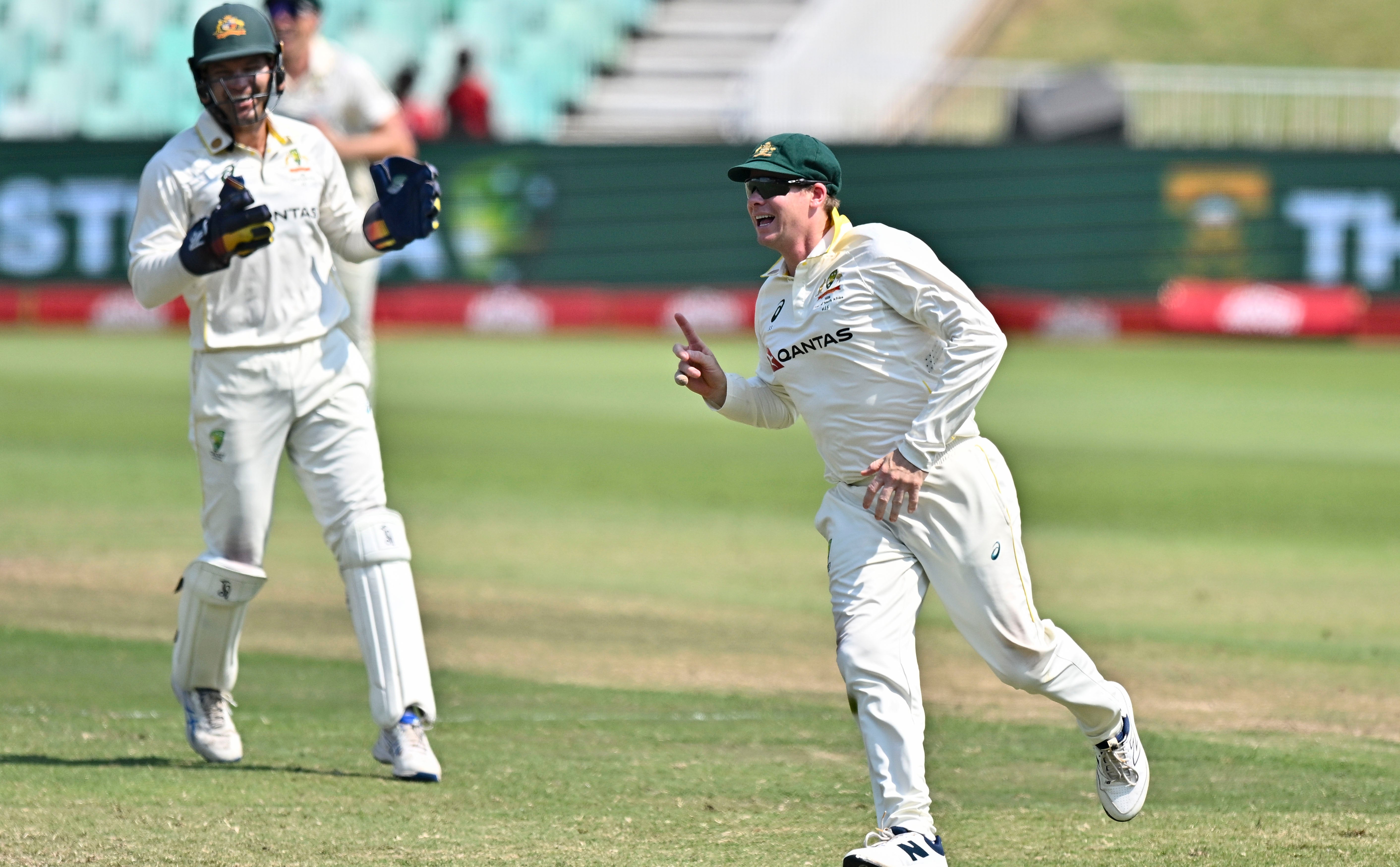 Australia lead South Africa by 139 after Smith sets catching record