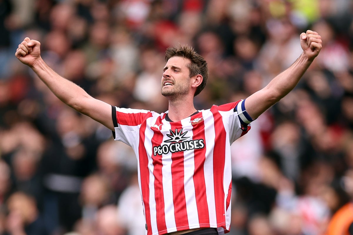Ten-man Southampton beat Portsmouth in first derby win since 2004