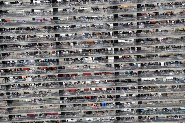 <p>El 5 de enero de 2018, las terrazas de los departamentos del distrito del Bronx, en la ciudad de Nueva York, se llenaron de pertenencias familiares ante la llegada del “ciclón bomba”</p>