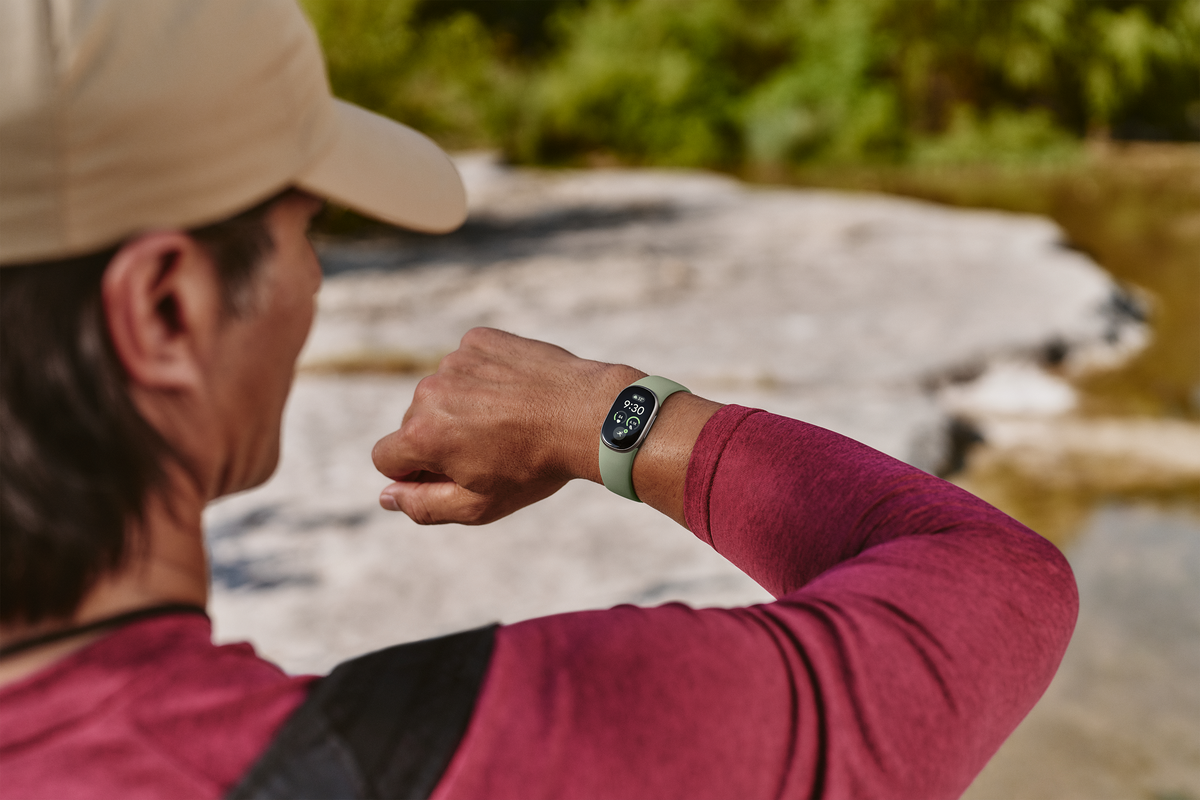 Google’s new Fitbit Edge has launched, and it could beat the Fitbit Air 