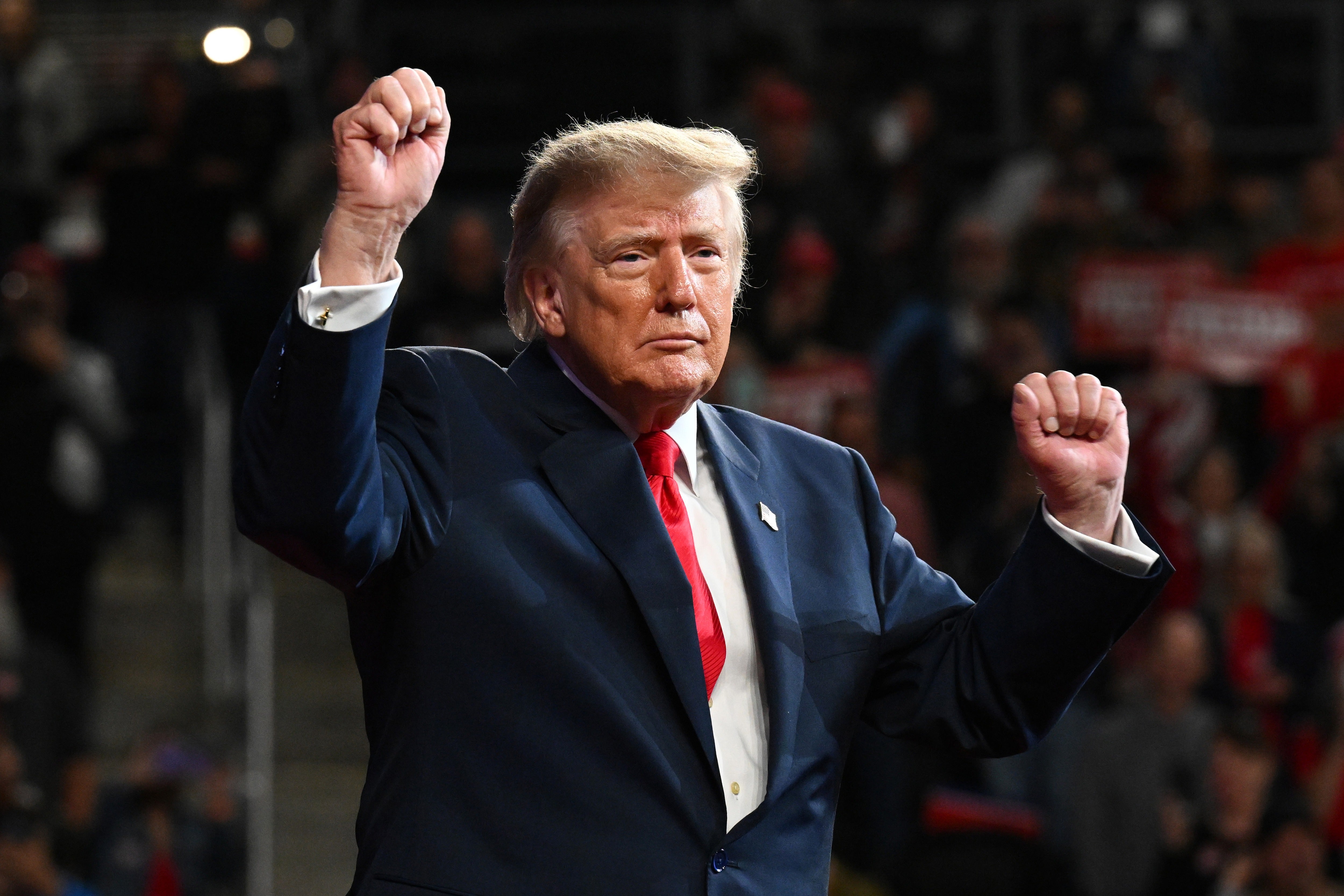 Trump Promises $5,000 Checks if Republicans Win Midterms