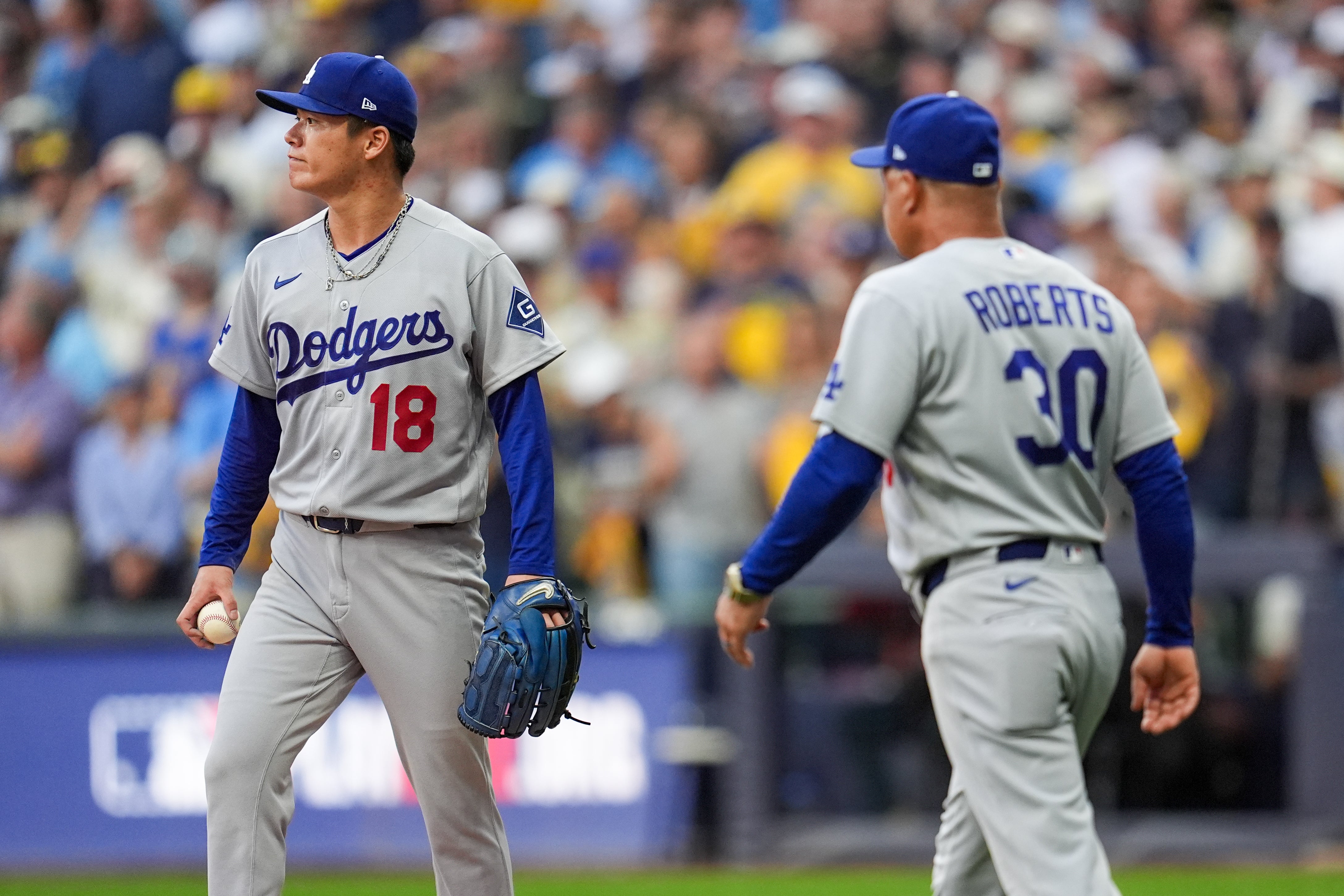 DODGERS-YAMAMOTO