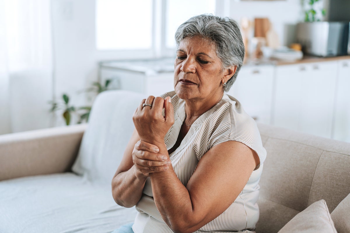 The best and worst ways to deal with joint pain, according to the experts