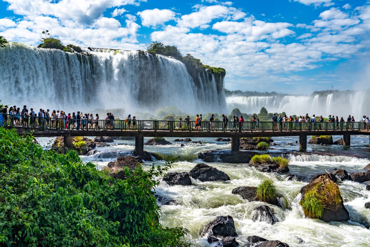 Iguazu Falls temporarily closed in Argentina after heavy rainfall linked to El Nino Iguazu Falls temporarily closed in Argentina after heavy rainfall linked to El Nino