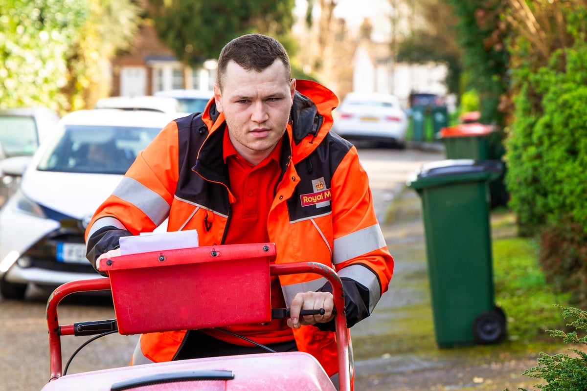 Photo: independent.co.uk Royal Mail Losing 400 Staff Weekly Following New Delivery Model, Union Claims