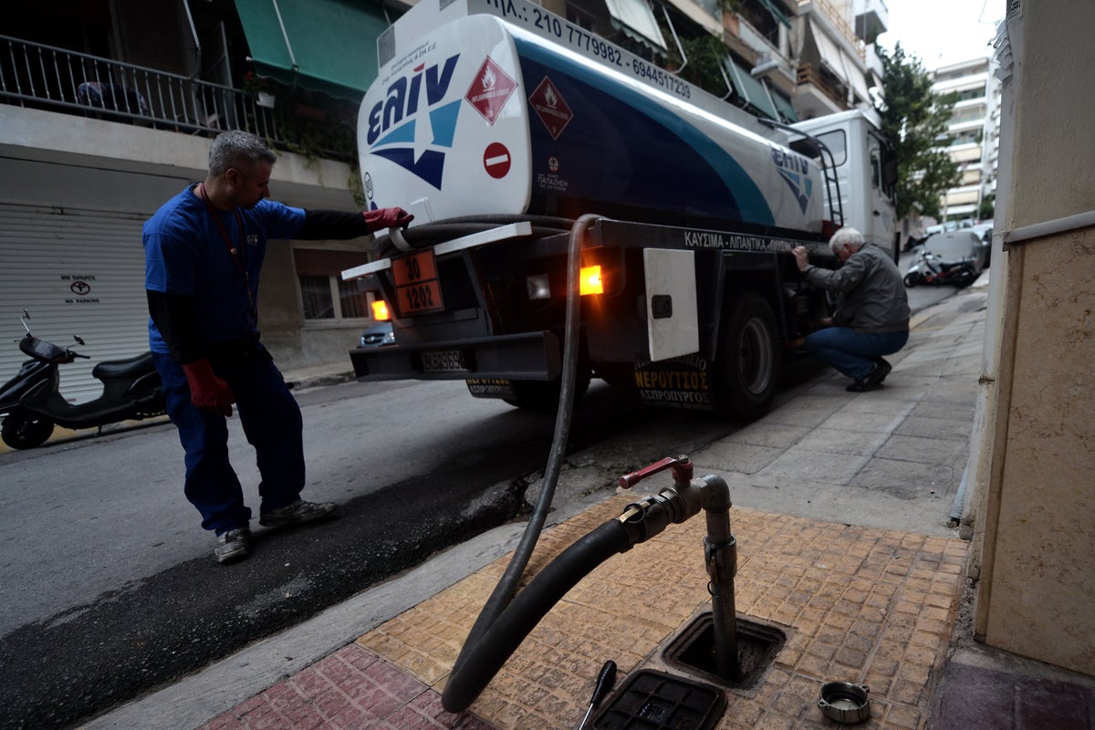 Greece raises heating allowance and subsidises heating oil to ease winter energy costs