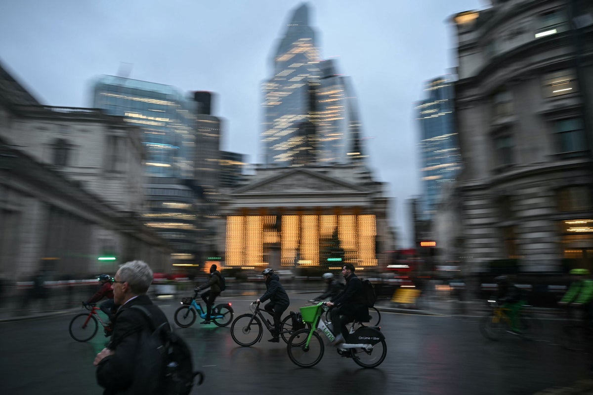 London police introduce new punishment for cyclists who run red lights