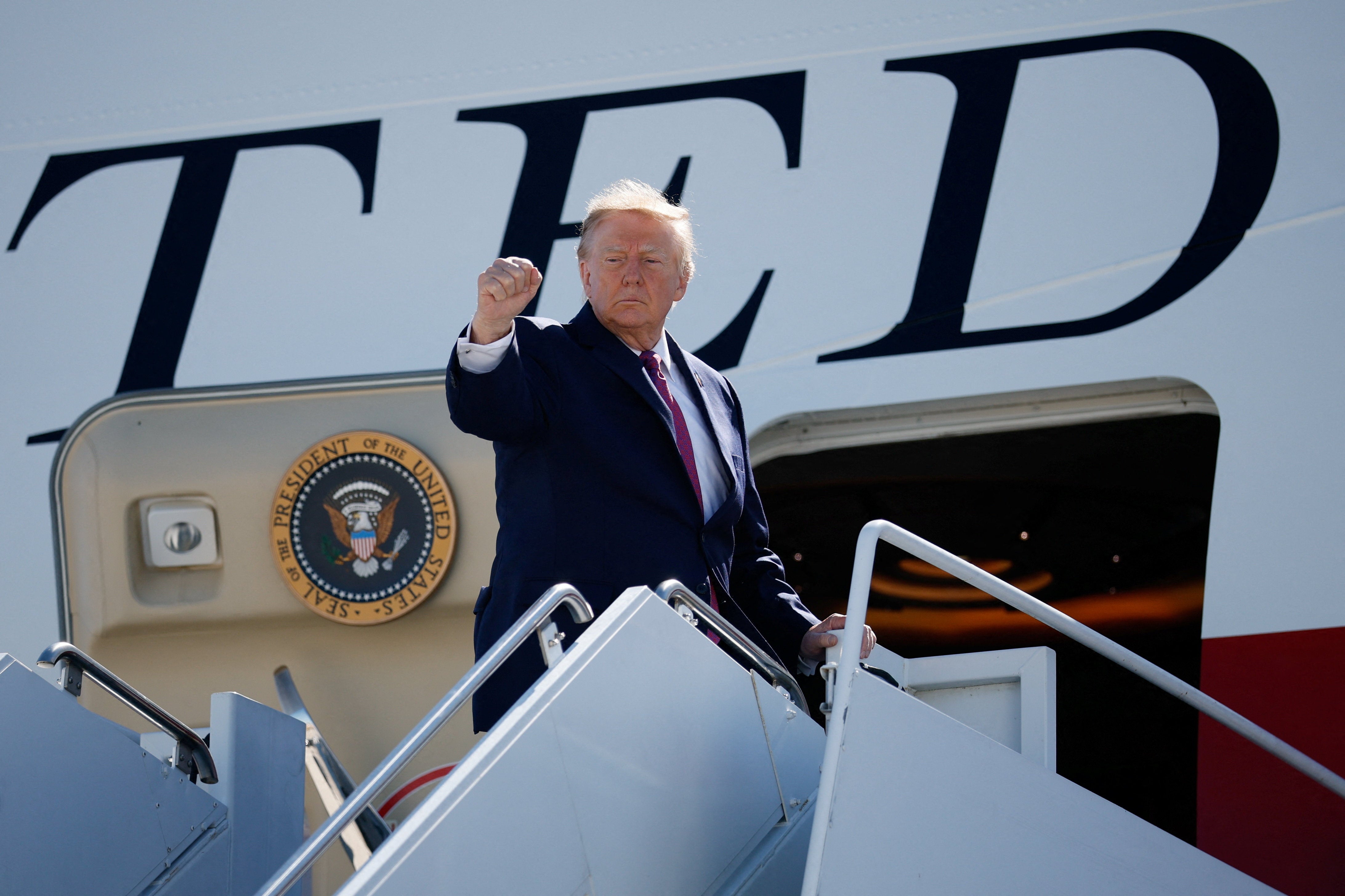 While the Trump administration fights to keep its ban in place, the White House is still blocking reporters from CNN and Politico from Air Force One