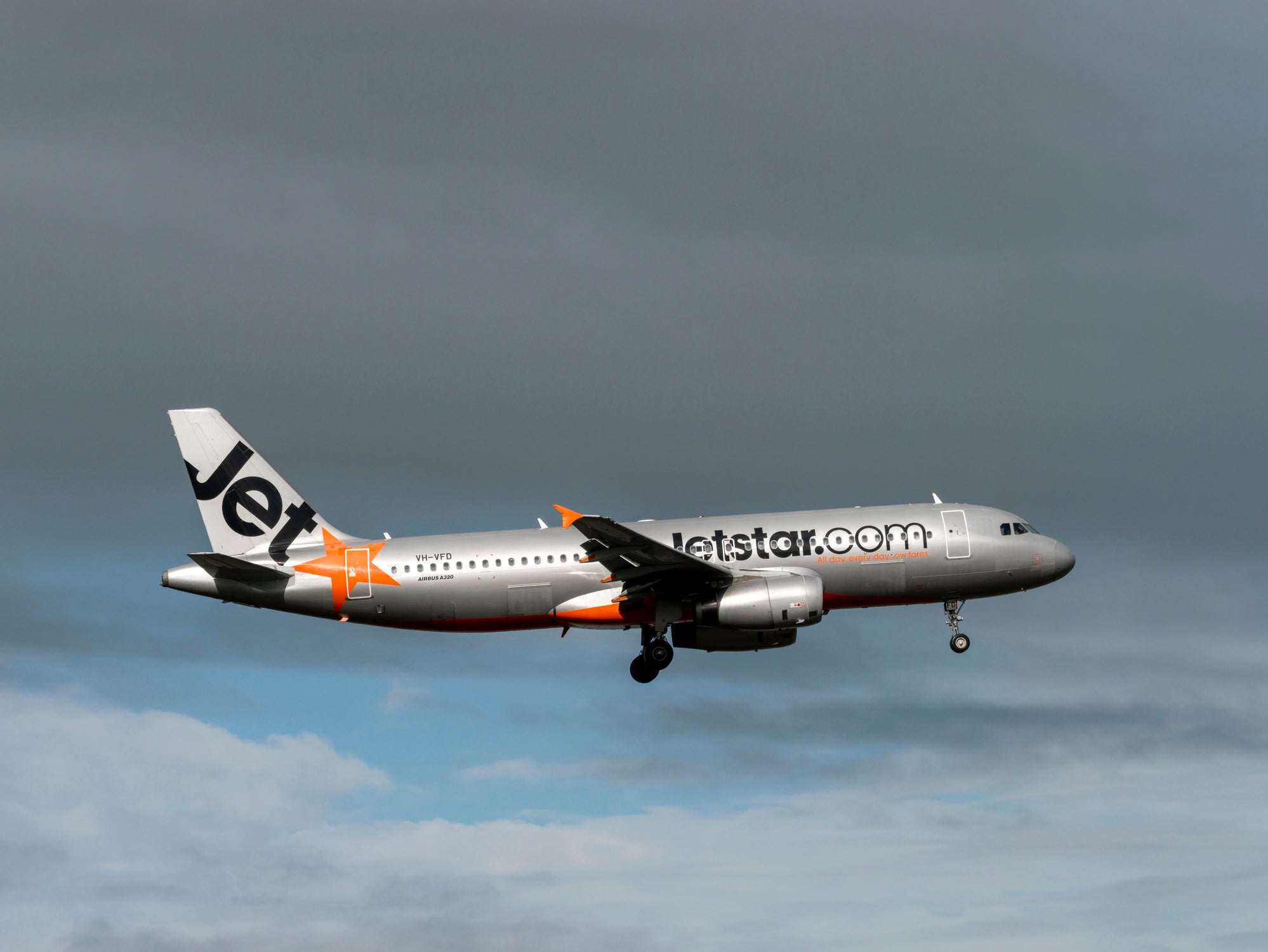 Jetstar plane has a near-collision with a van at Australian airport