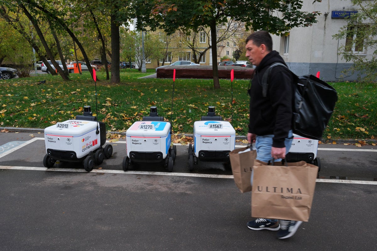 Broken dating apps and delayed takeaways: How Ukrainian strikes on data centres are upending daily life in Russia