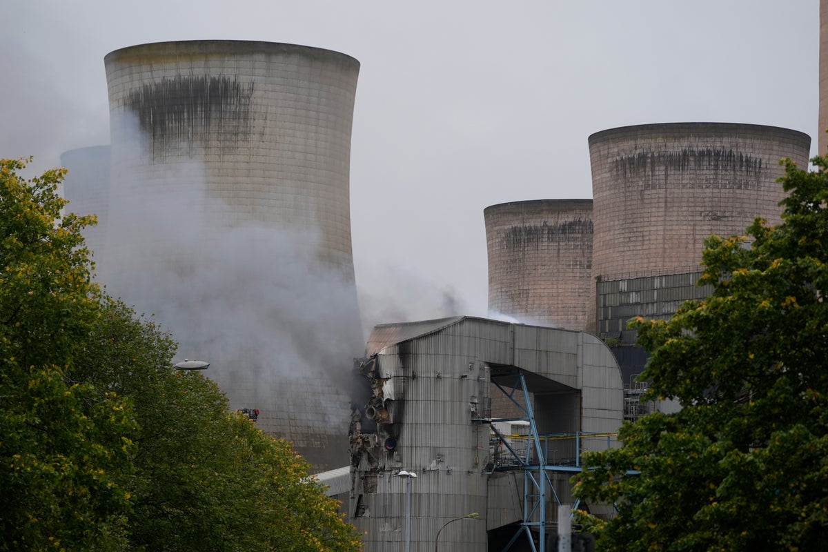 Fire breaks out at former Fiddler's Ferry power station in Cheshire