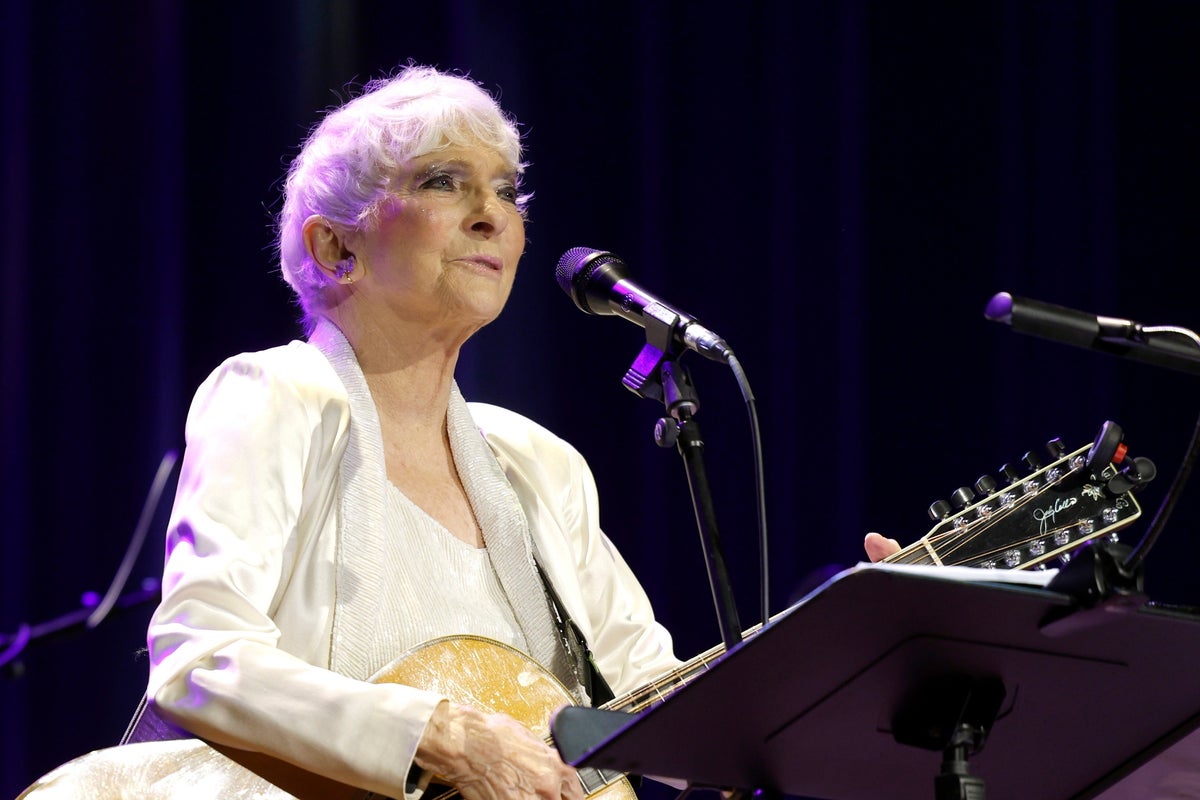 Folk music legend, 87, shares four-word response to potential retirement