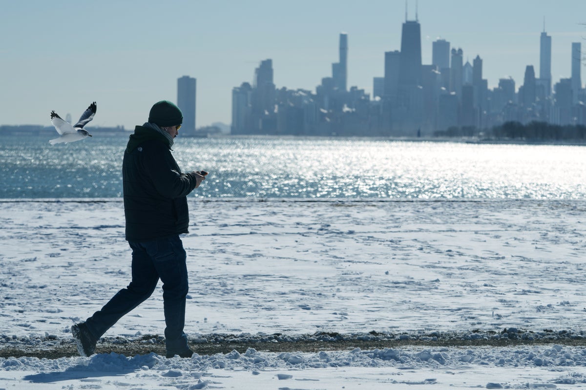 US winter is likely to be wetter and warmer, forecasters say. If you want more snow, look south