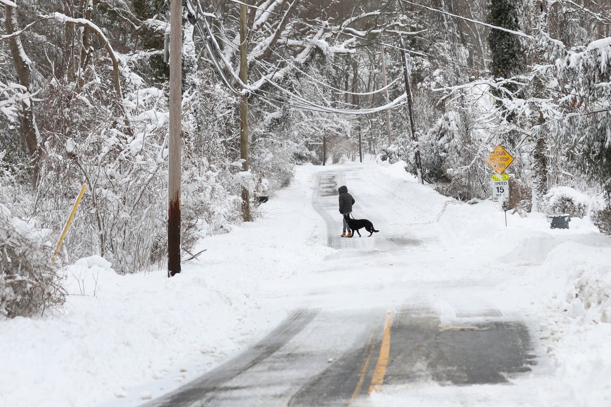 NOAA issues new US winter forecast - and a snow warning for East Coast cities