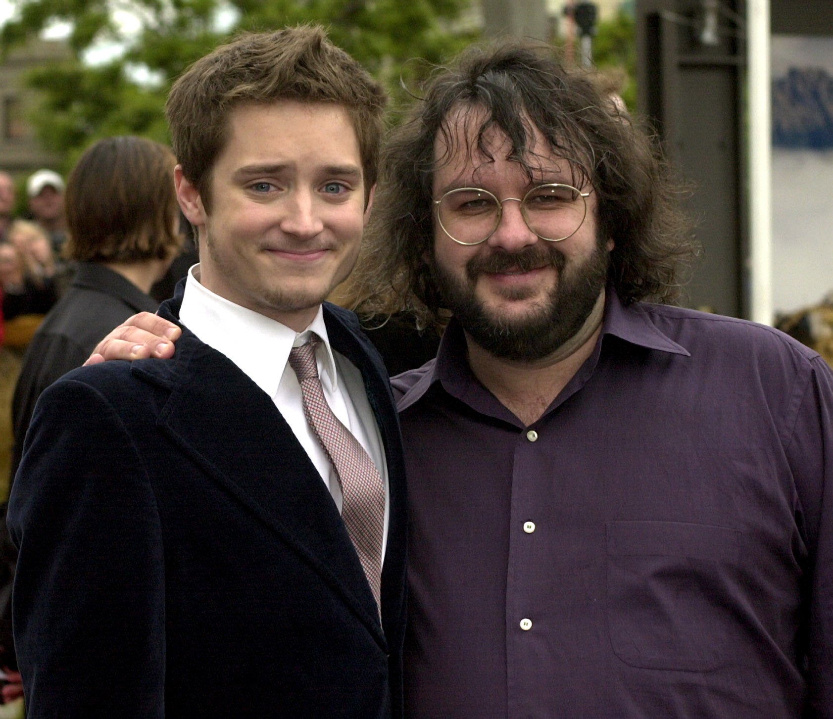 Elijah Wood and Peter Jackson in 2001