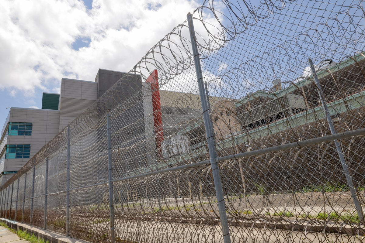 New Orleans jail worker gets 2.5 years in prison for enabling brazen 10-inmate escape