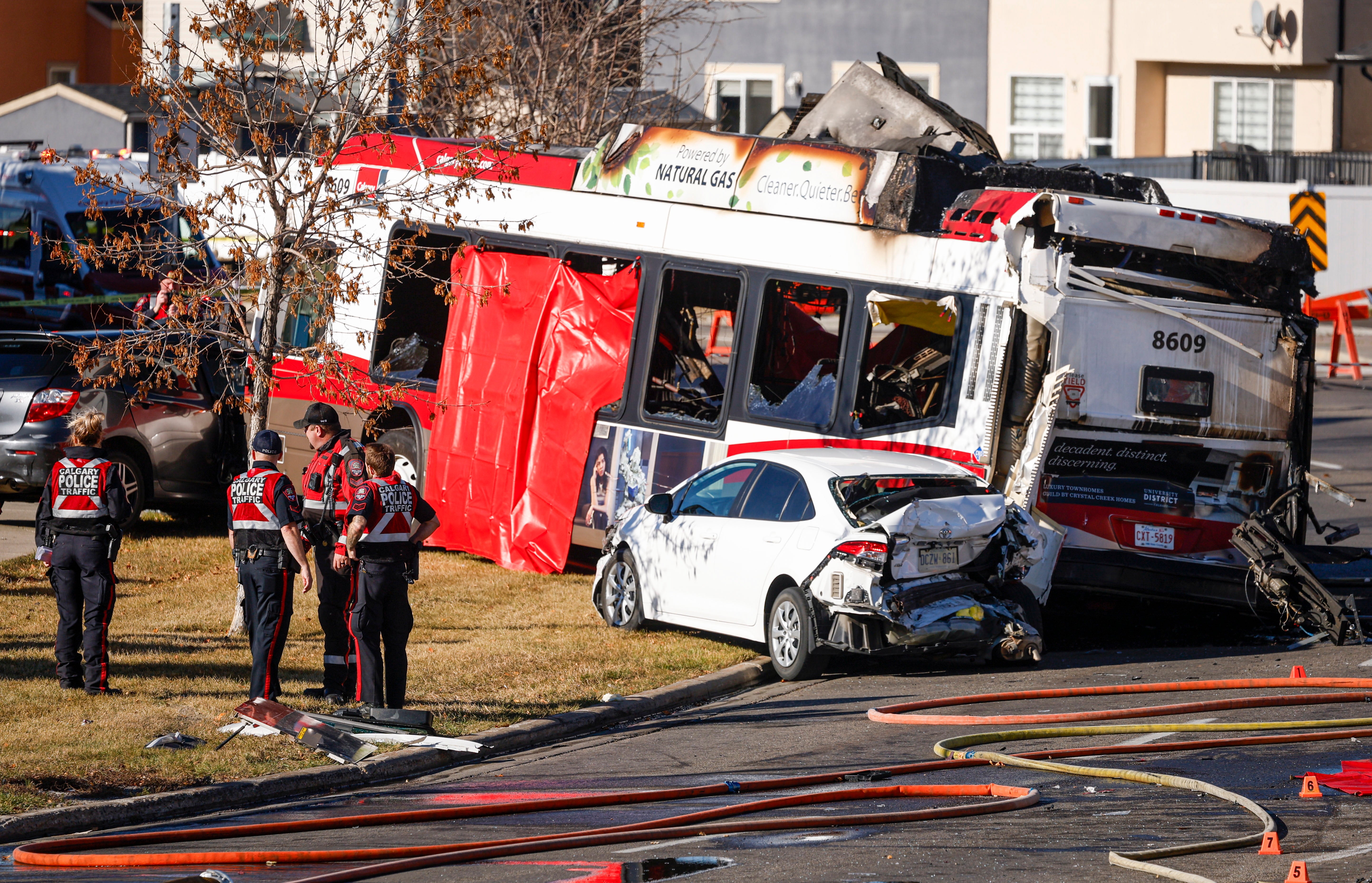 Bus crash in Canada leaves 3 dead and 19 people injured, police say ...
