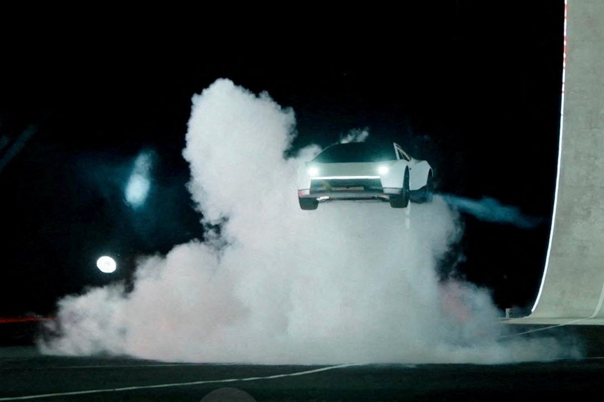 Reservations for Tesla's new flying Roadster open with a warning in the fine print