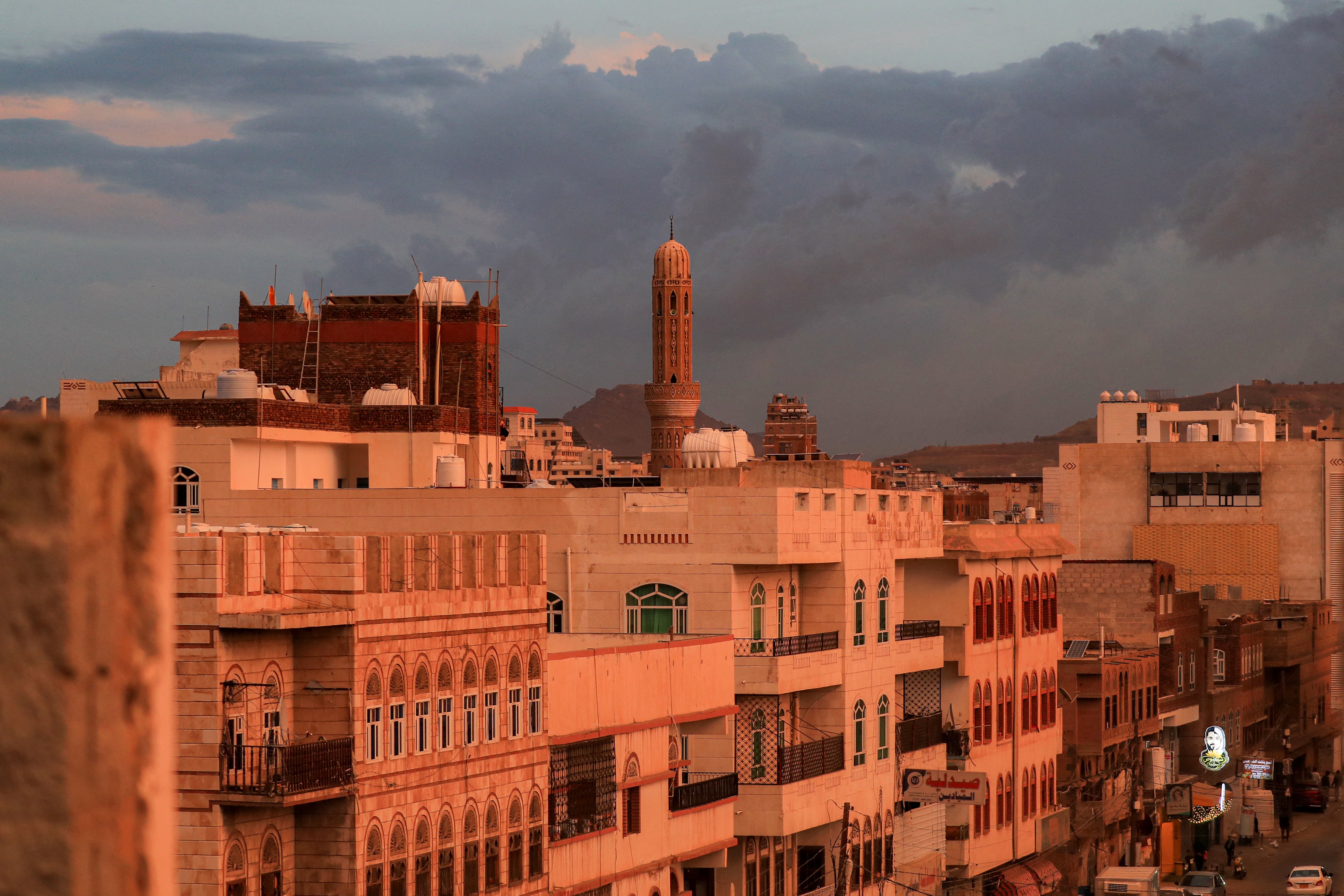Five dead after Houthis attack Yemeni presidential palace in missile attack